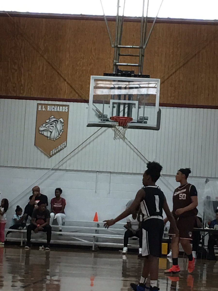 brethoops's tweet photo. #1Black Taniya Walker 5-3 PG Lady Meanstreets 6th.Quick aggressive attacks the basket. Has little flare.#EXLPOSION 12 https://t.co/psUVA2yFdn