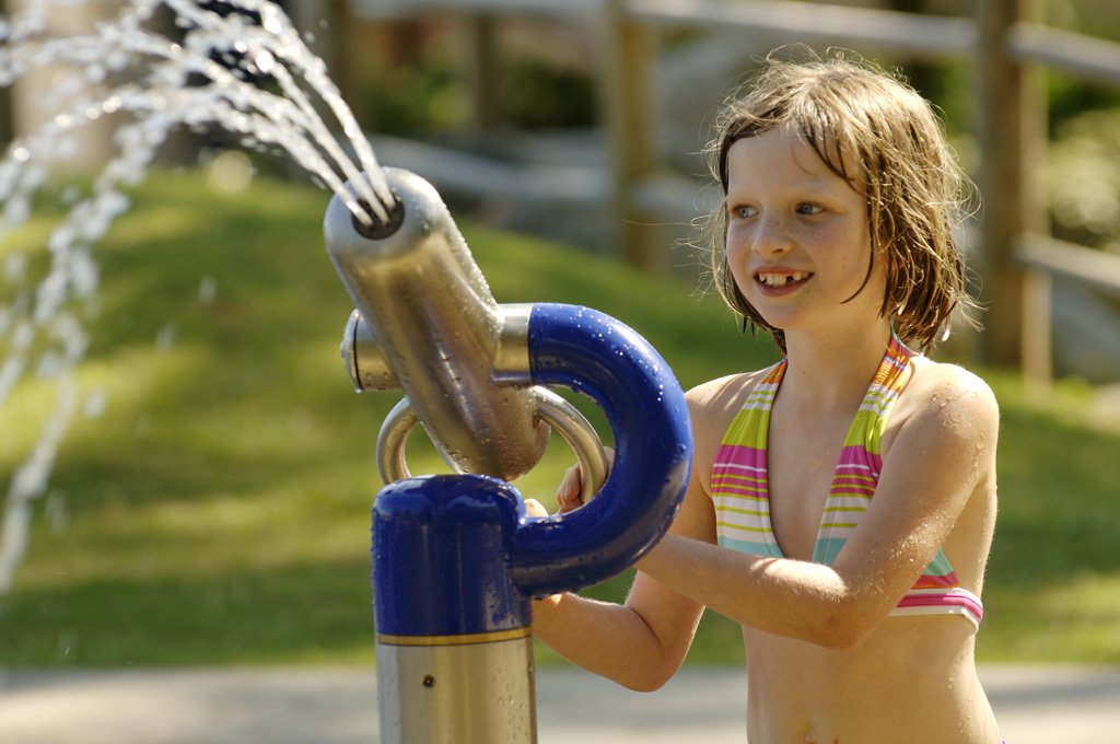 Break out the fans, we're in for a heat wave! Get tips to beat the heat @ cnv.org/ExtremeHeat  #NorthVan https://t.co/bRyJ9g3gvd