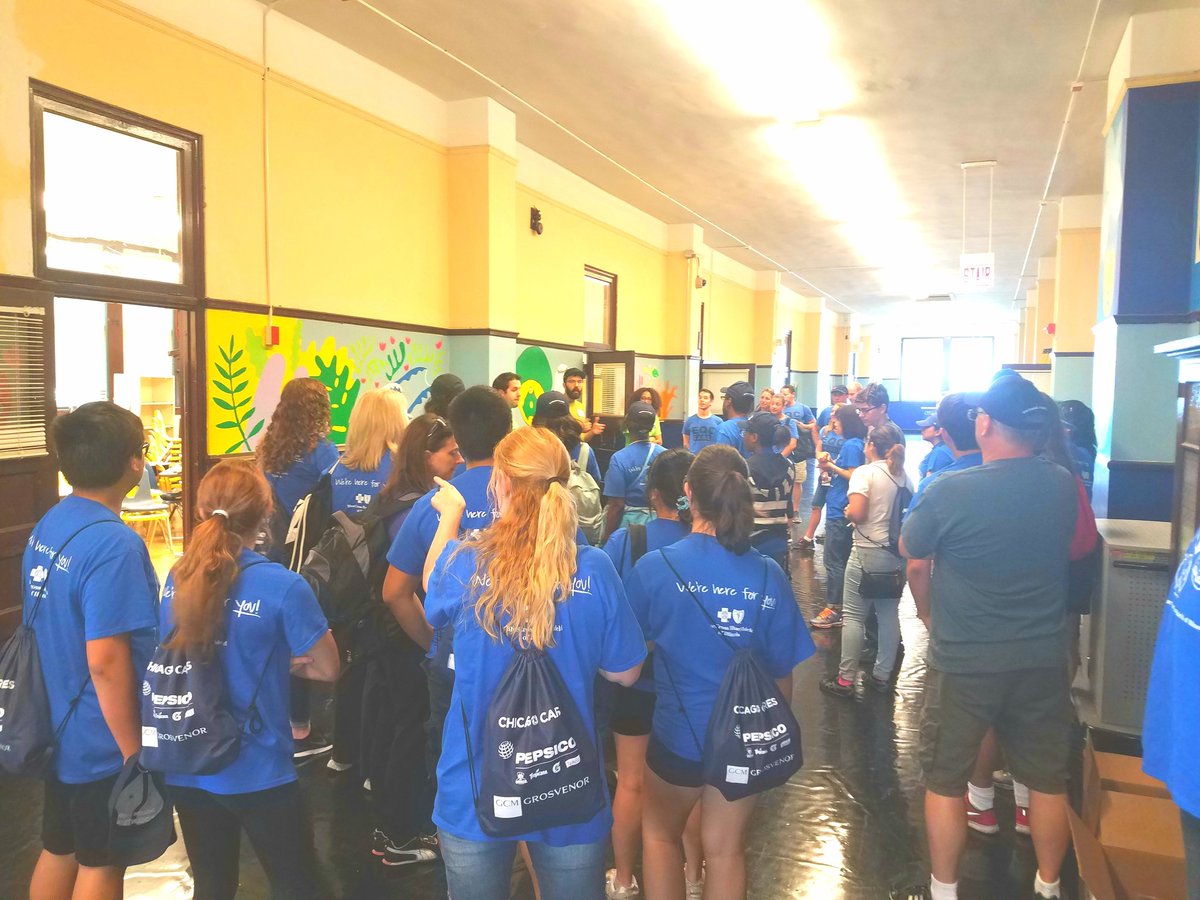 LmarieAsad's tweet photo. A group of Blue Cross and Blue Shield of Illinois volunteers @ChicagoCares #Servathon2017 #BlueCorpIL @BCBSIL https://t.co/VebanG24X5
