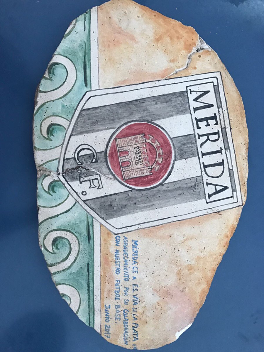 ESViadelaPlata's tweet photo. .@ESViadelaPlata quiere agradecer y felicitar el gran trabajo realizado por .@MeridaCFcantera. Así es un honor patrocinarles. Chapó 👏🏻👏🏻💪🏻⚽️ https://t.co/qAo9tmtYfs