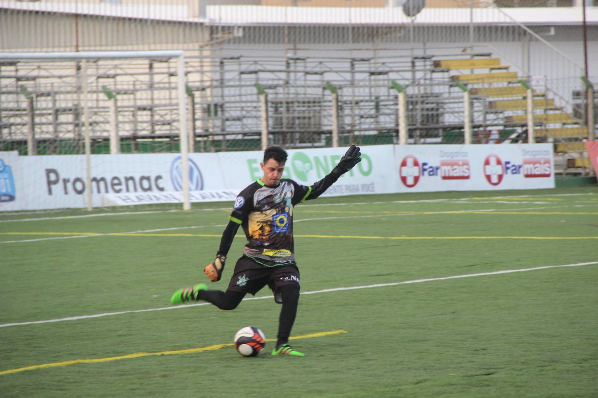 ClubeBarroso's tweet photo. Fim de jogo no Camilo Mussi. Apesar da grande atuação do goleiro João Victor, o Barroso foi derrotado pelo Avaí por 2 a 0 no sub-17. https://t.co/9SJSDlr02D