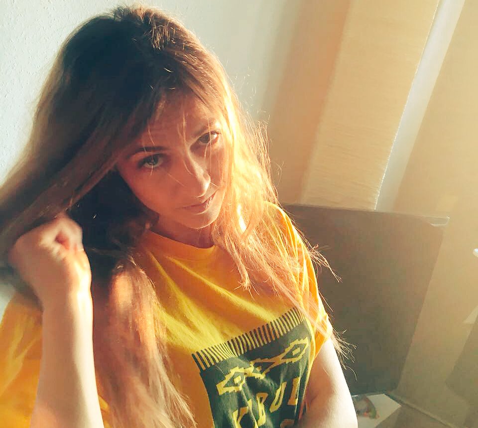 RobberyHaiyti's tweet photo. Ich bin goldengirl #NewWorldOrder https://t.co/8l1stCWwOM