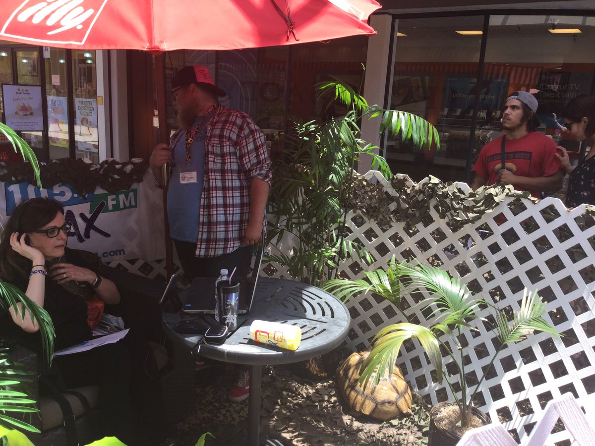 1057MAXFM's tweet photo. Cha Cha is on the snake pit at the Grossmont Center. #SnakePitChallenge #SanDiegoFoodBank #ReptileAssociationOfSanDiego https://t.co/eAeBxwugWC