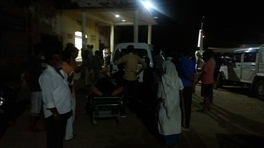 1stIndiaNews's tweet photo. #Rajasthan #Churu #Malasar #Anandpal #encounter
आनंदपाल मकान के ऊपरी हिस्से में रहता था, जबकि निचले हिस्से में श्रवण सिंह का परिवार रहता था https://t.co/D4zSDtrKy4