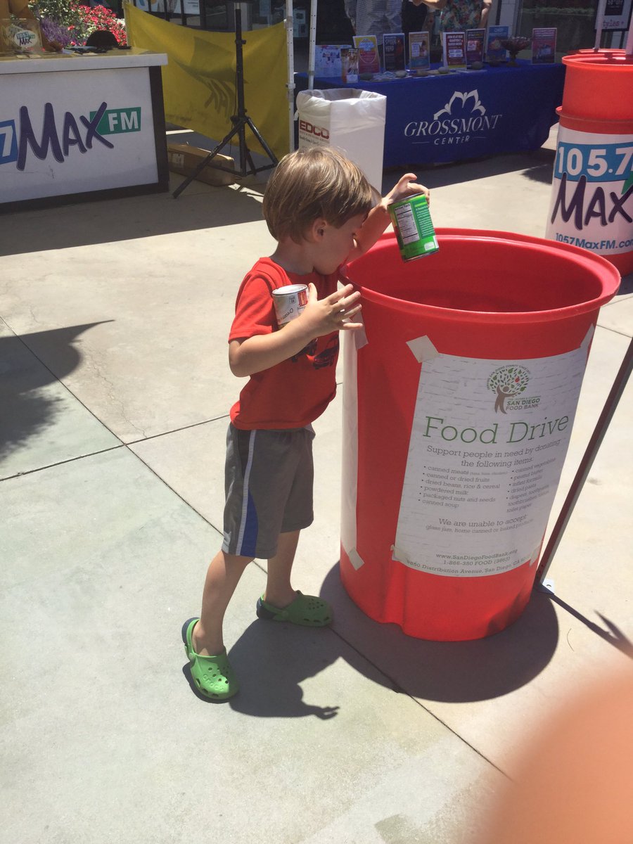 1057MAXFM's tweet photo. Kids are dropping off canned goods to help Cha Cha escape from the snake pit and to donate to the San Diego Food Bank. #SnakePitChallenge https://t.co/JFBKiDhAMD