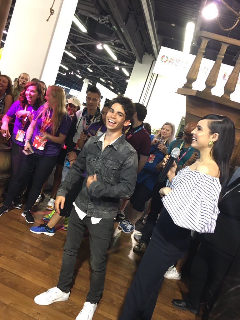CameronBoyceAdt's tweet photo. Some photos of yesterday #VidCon https://t.co/G59vFw8YKn