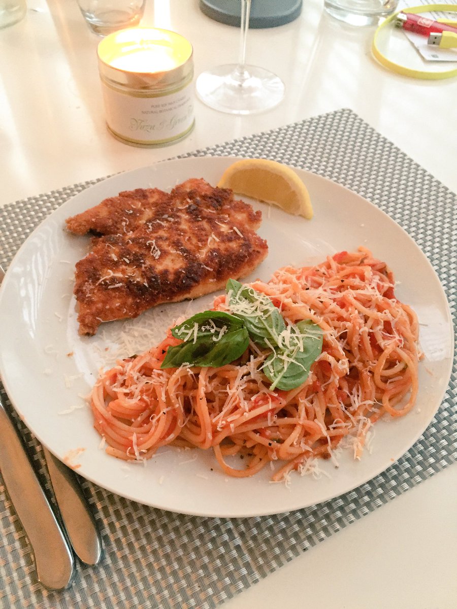 hcheston's tweet photo. Homemade chicken milanese with spaghetti pomodoro alla @GolfandTech 🍝  #thankschef https://t.co/hk0vwNBEkY