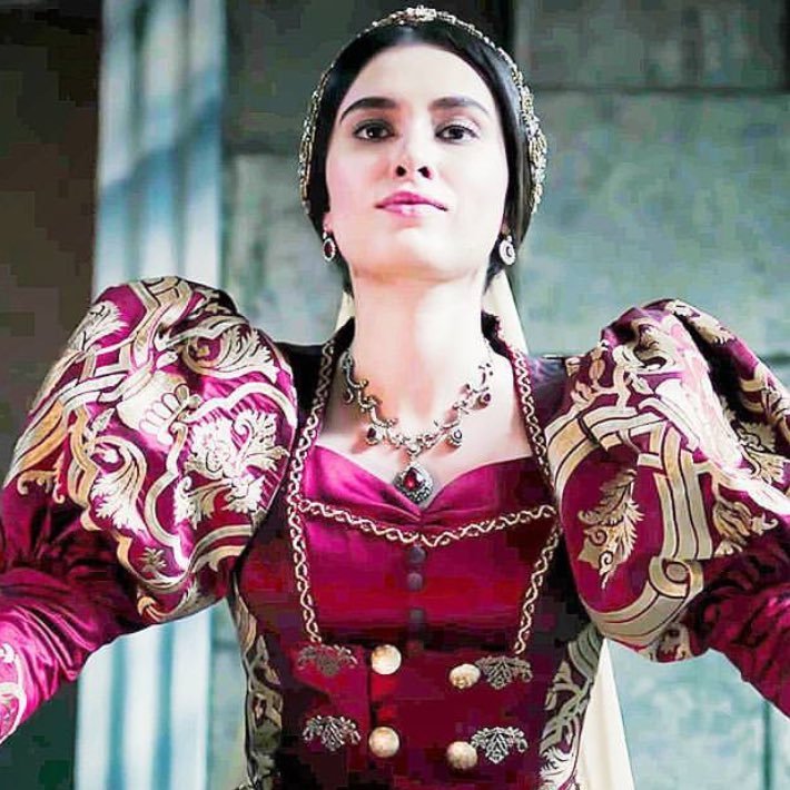 #YeniProfilResmi Öpmeyeyim canım Valide Sultanım da 😏😎❤️ <a href="/dogandemirhande/">hande doğandemir</a>