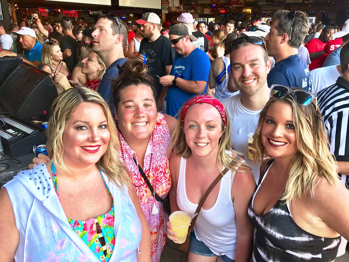 __KerryLyn130's tweet photo. #109D ain't afraid of no bull. 💪🏻🐂 #deweybeach #deweybeach2017 #jamsession @bottleandcorkDE https://t.co/HP8SrjgxYv