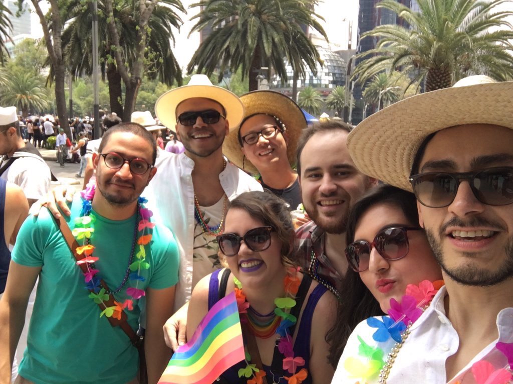 Marianessu's tweet photo. ❤️💚💜💙💛 #loveislove Apoyando a la comunidad #LGBTTTI #Orgullo2017 https://t.co/KRAchPyw7W