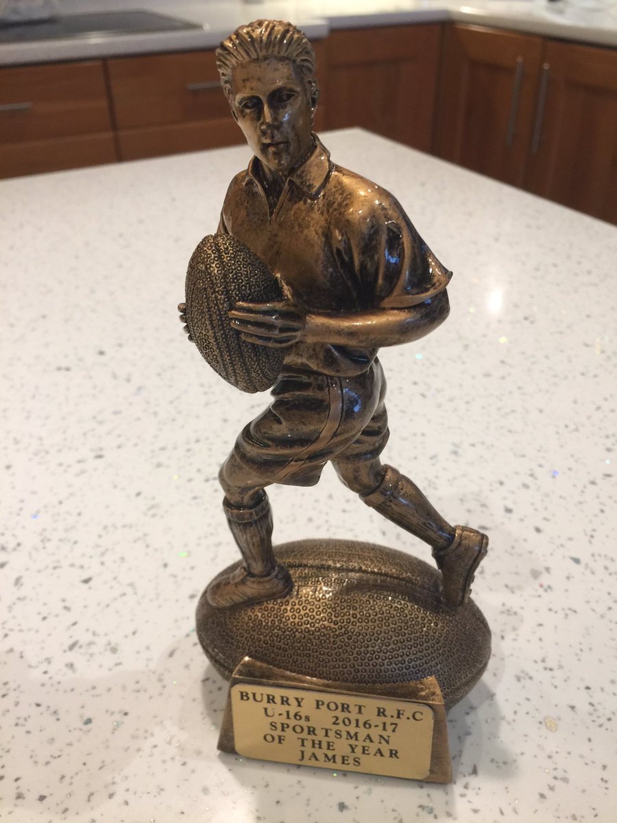 JulsDevlin's tweet image. Well done James "sportsman of the year" 👏🏆 #proudparents #burryportrfc #juniorrugby