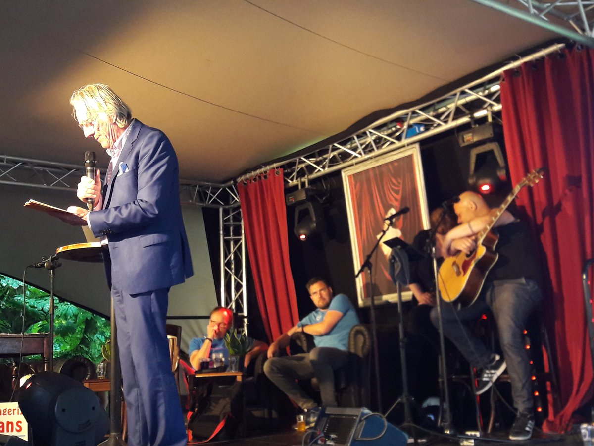 VanWalph's tweet photo. Avondje #bierenballen in Breda, met wegstormende @freekjonge @sjoerdmossou @ChrisNijnatten @eusroovers en briljante @erikvmuiswinkel https://t.co/8QN3srqC7V