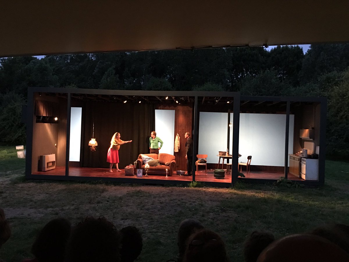 Foliena's tweet photo. Gezellige avond bij @de Kemphaan en de voorstelling van #Suburbia, de Verlossing. Samen met Marc, André en @inekevangalen https://t.co/PTIuXBG6sQ