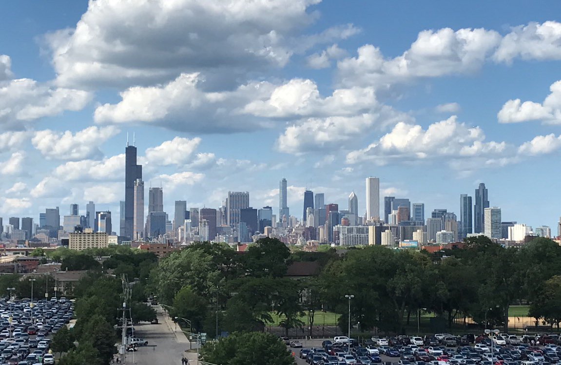 gregbobos's tweet image. It's a @TheSimpsons cloud day in #Chicago