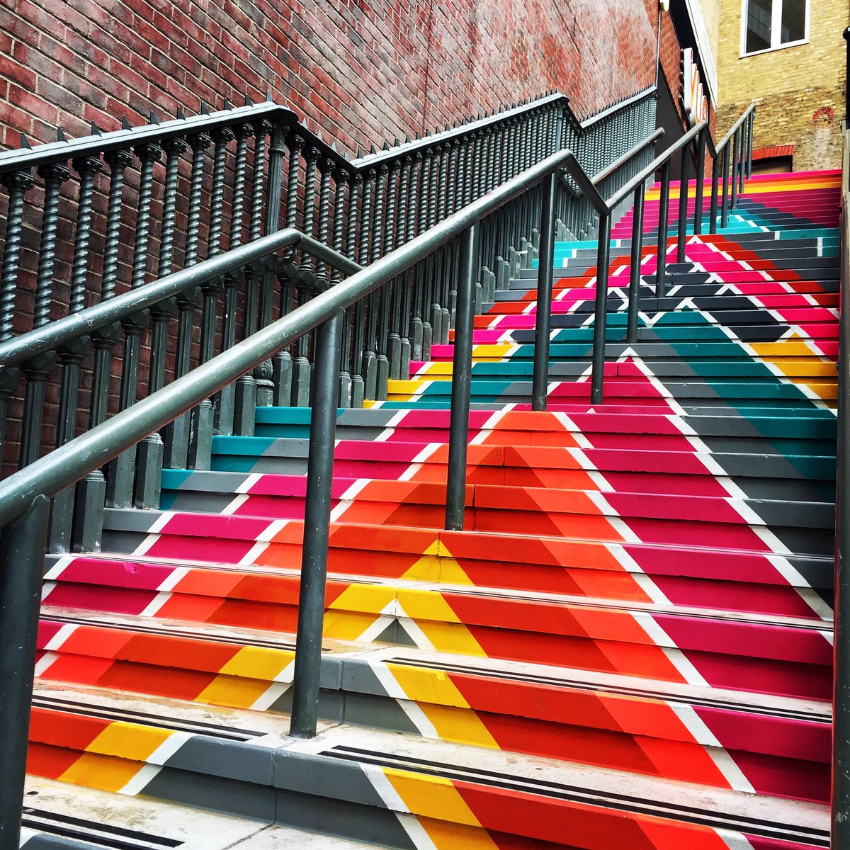 New geometric street art piece in historic #surreystreetmarket #croydon by <a href="/artbelieve/">ART+BELIEVE</a> #StreetArt #graffitiart #cronx #london #photography