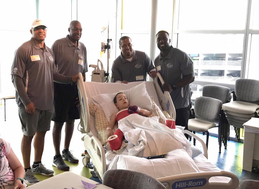 mikehartff's tweet photo. @tyvonbranch Special Day spreading smiles https://t.co/5RrWW1Q6lT