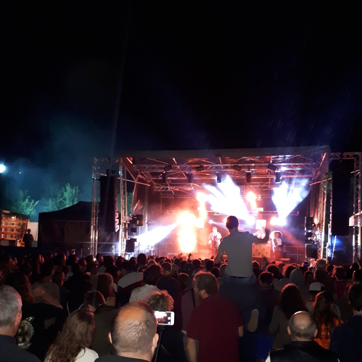 Festival_LeFAL's tweet photo. @BIGA_RANX met le 🔥🔥 au Festival Le Feu Au Lac! #LeFAL2017 https://t.co/kVjrzK43hG