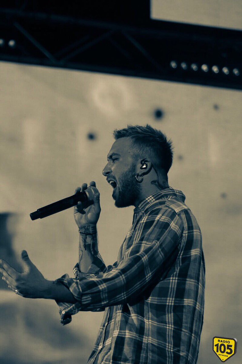 Radio105's tweet photo. #WindSummerFestival @MattiaBriga con uno sguardo trasforma tutti in 😍😍😍😍😍 #radio105 https://t.co/Jo6rfSTPpg