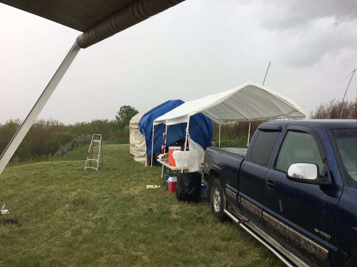 MeewasinARS's tweet photo. Time for the annual field day thunderstorm! #hamr #FieldDay2017 https://t.co/oTDBlCeRIo