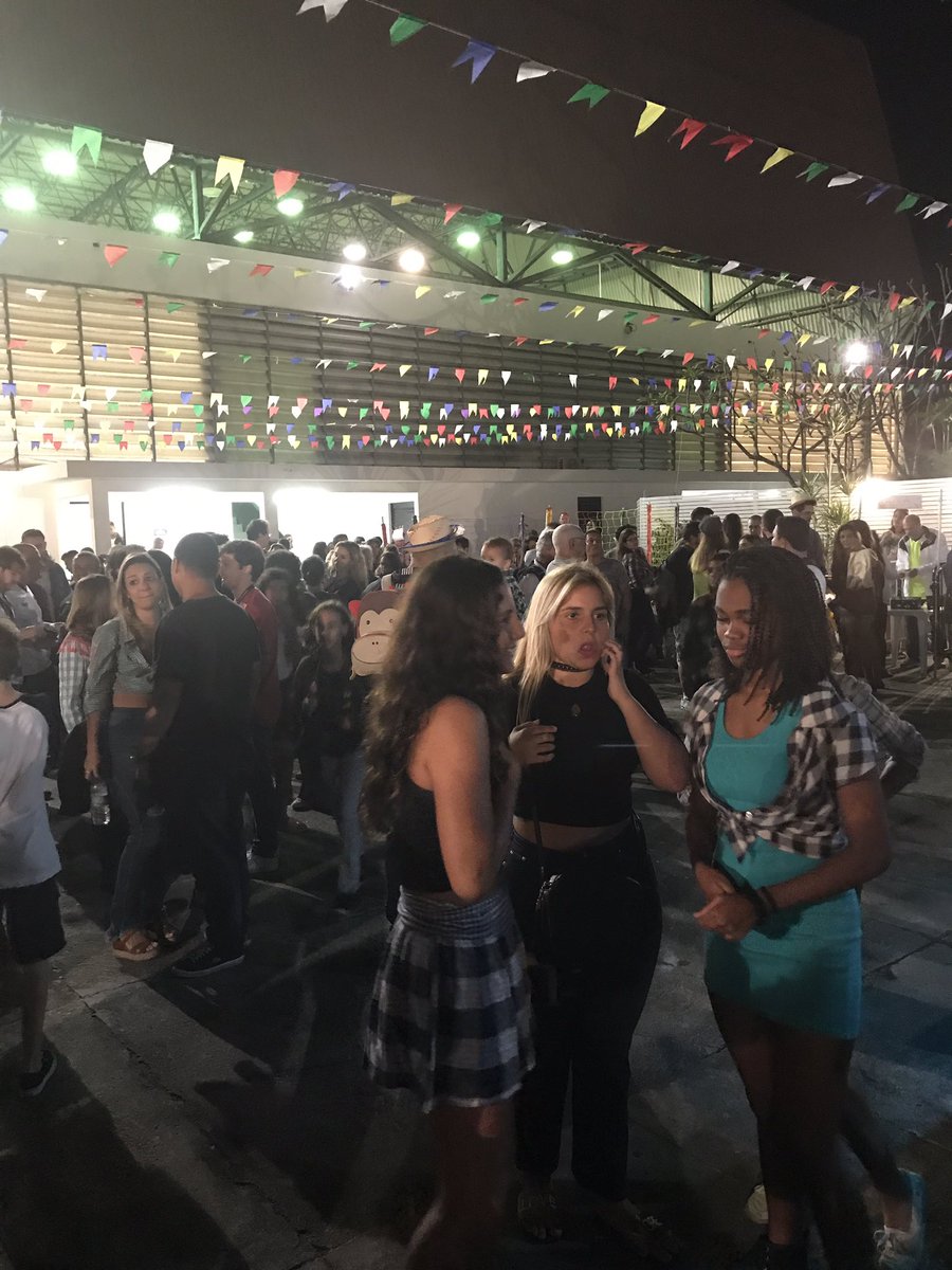 Botafogo's tweet photo. General Severiano recebe bom público no Arraiá do Fogão!

Comidas típicas, música ao vivo, brincadeiras para as crianças e muito mais! https://t.co/KZ7XVGGfnC