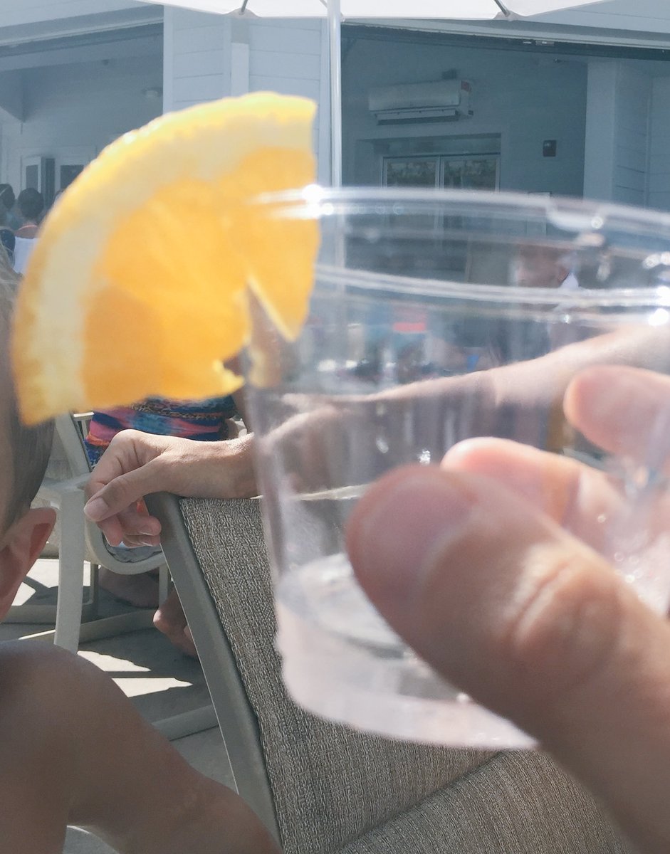 Tomcook27's tweet photo. @leebrice hey bro wish you were here #poolsidebargrandfloridian https://t.co/vChtpWU47i