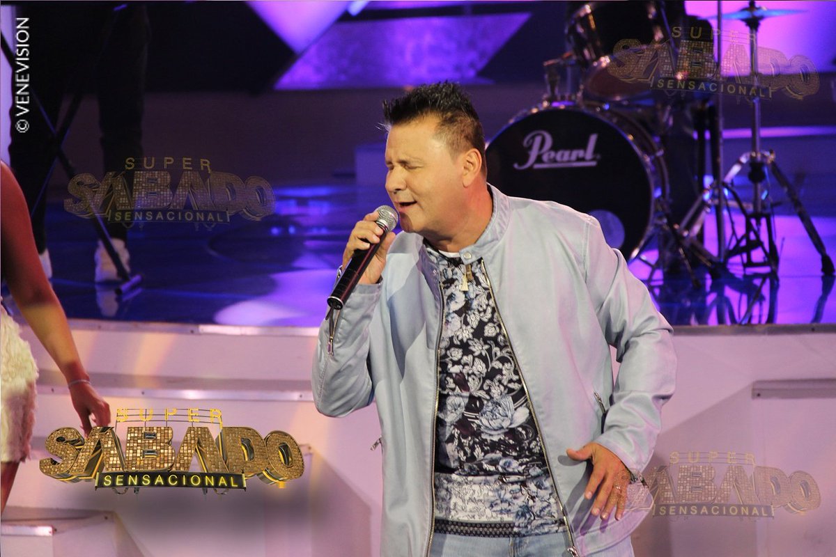 sssvenevision's tweet photo. ¡Hoy @RobertoAMusic se apoderó del escenario de los ídolos! RT si te gustó su presentación https://t.co/1KIob1IuGJ