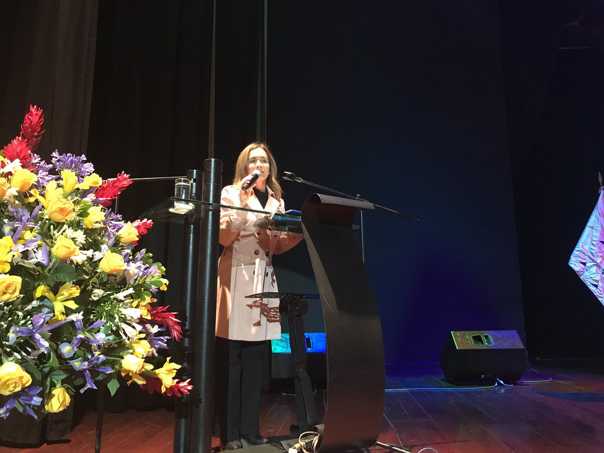 MineduPeru's tweet photo. #AHORA Ministra @marilumartens destaca la innovación en tecnología para el aprendizaje de alumnos, en el congreso #ADECOPA 2017. https://t.co/KMqDHeyRla