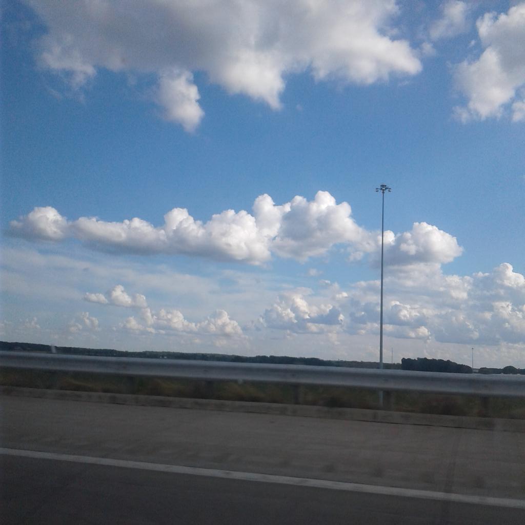 RandomFandumbs's tweet image. Heres a random cloud picture since idk what to tweet