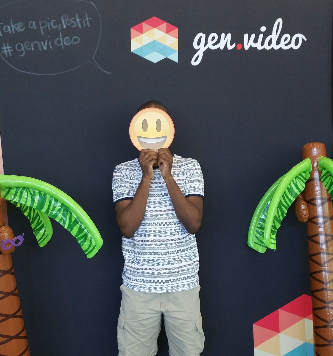 SpringSims's tweet image. I'm feeling happy at the @gen_video  #genvideo booth