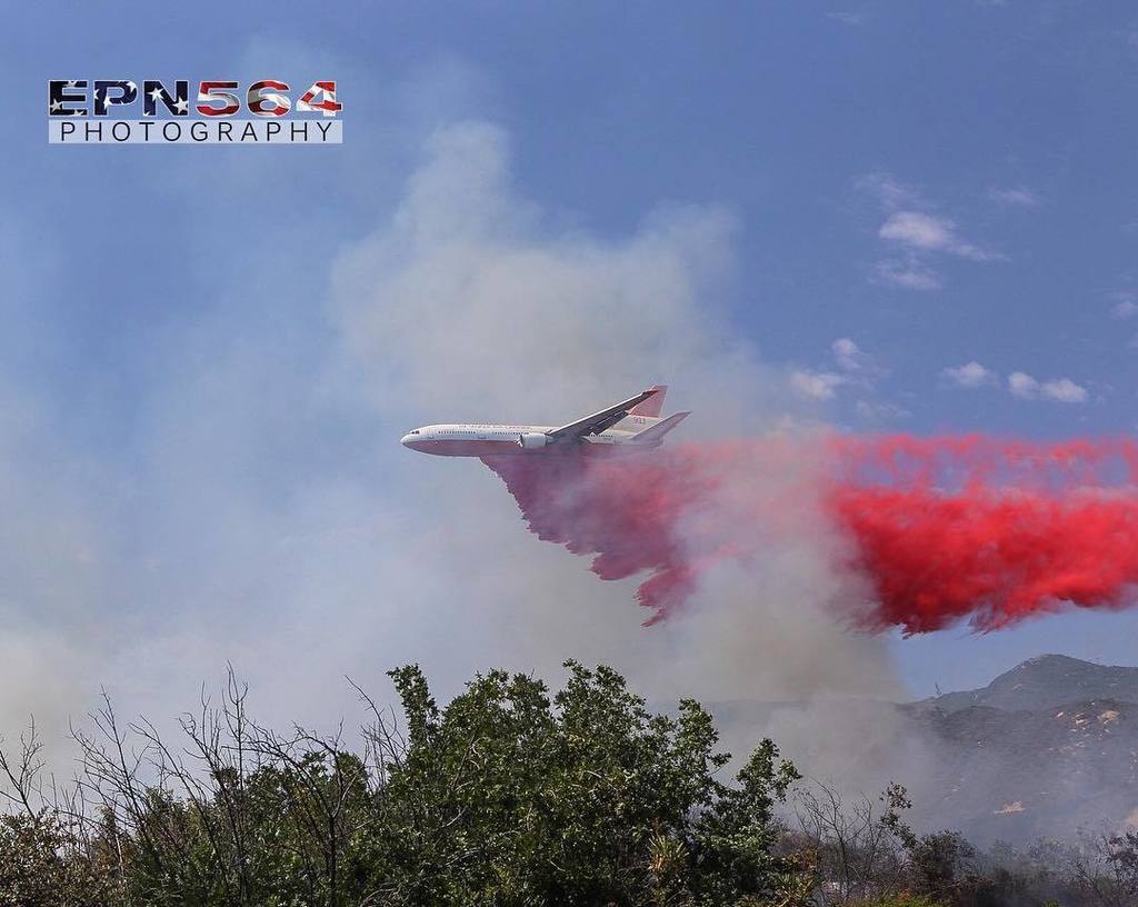 CAL FIRE BDU T911 making a drop on the #CableFire in #Devore this afternoon. #CALFIRE #calfire_daily #firedepartme… ift.tt/2s8RVLl