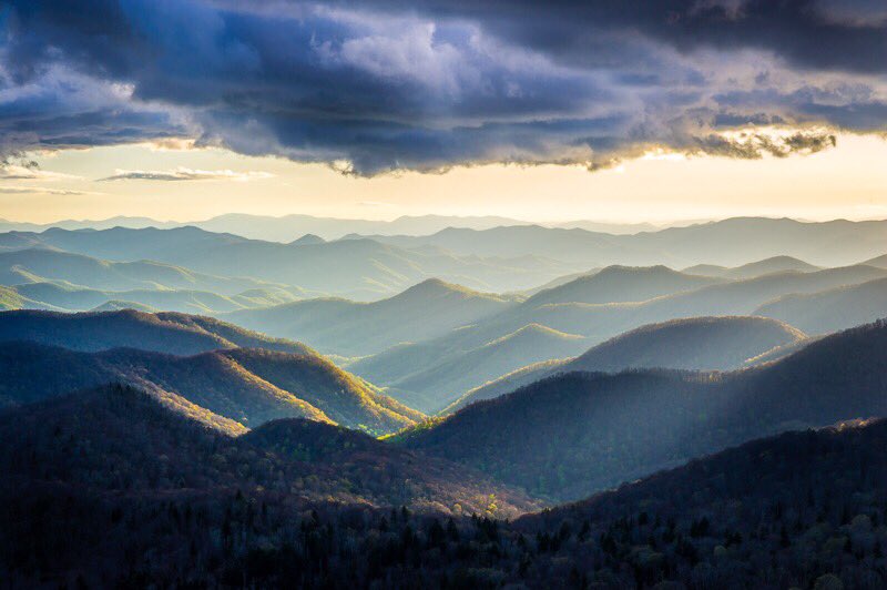 Interior's tweet photo. Sometimes @BlueRidgeNPS outdoes itself. Pic by Robert Stephens #NorthCarolina https://t.co/BsSzqIX8VN
