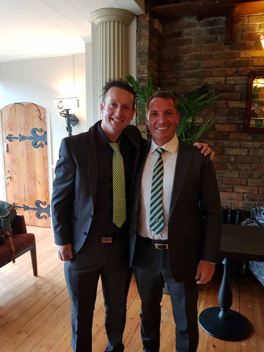 celtictheo's tweet photo. Me And the gaffer #dublin #6inarow #invincibles #glasgowsgreenandwhite #aicsc https://t.co/DAJiGQikdk