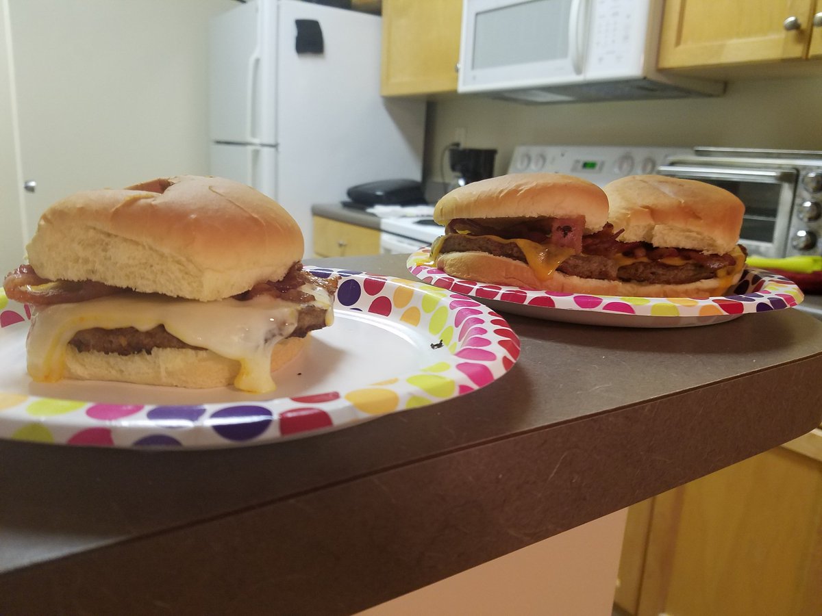 NeoArcadiaTV's tweet photo. Grill Master burgers and bacon from @AldiUSA plus cheese. Yum. #Foodie #foodanddrink https://t.co/Bk9yx6lcg9