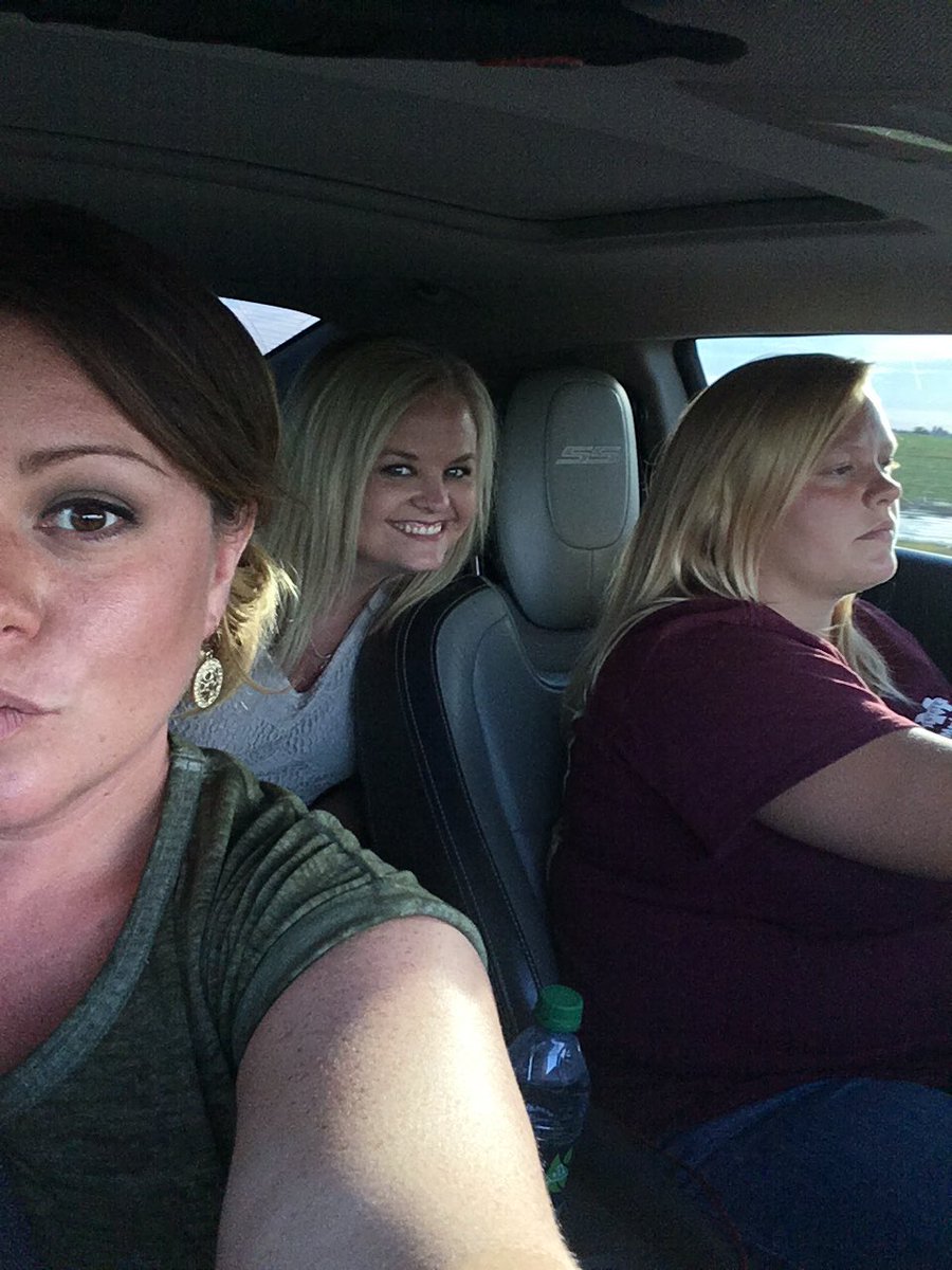 melissatfoster's tweet photo. Mel,Bridgett and Chelsea- headed to #Loop17 @MainStLoop https://t.co/GgN8vIsHrr
