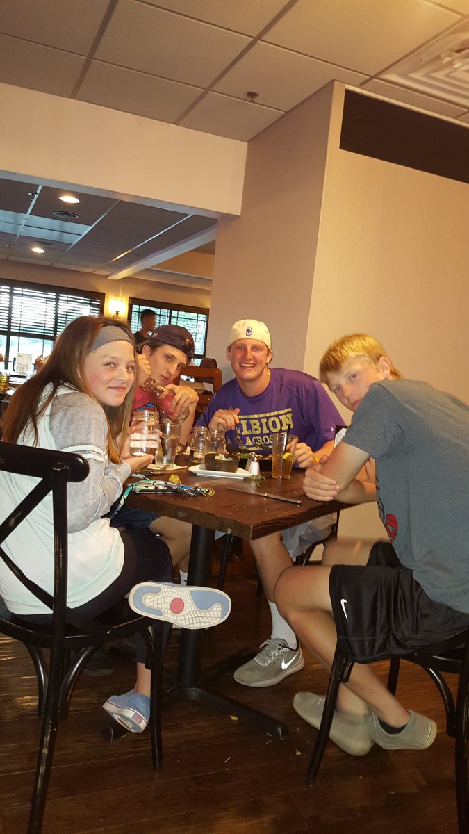 jflo95's tweet photo. Best dinner in New Jersey! https://t.co/FfIC7asX95