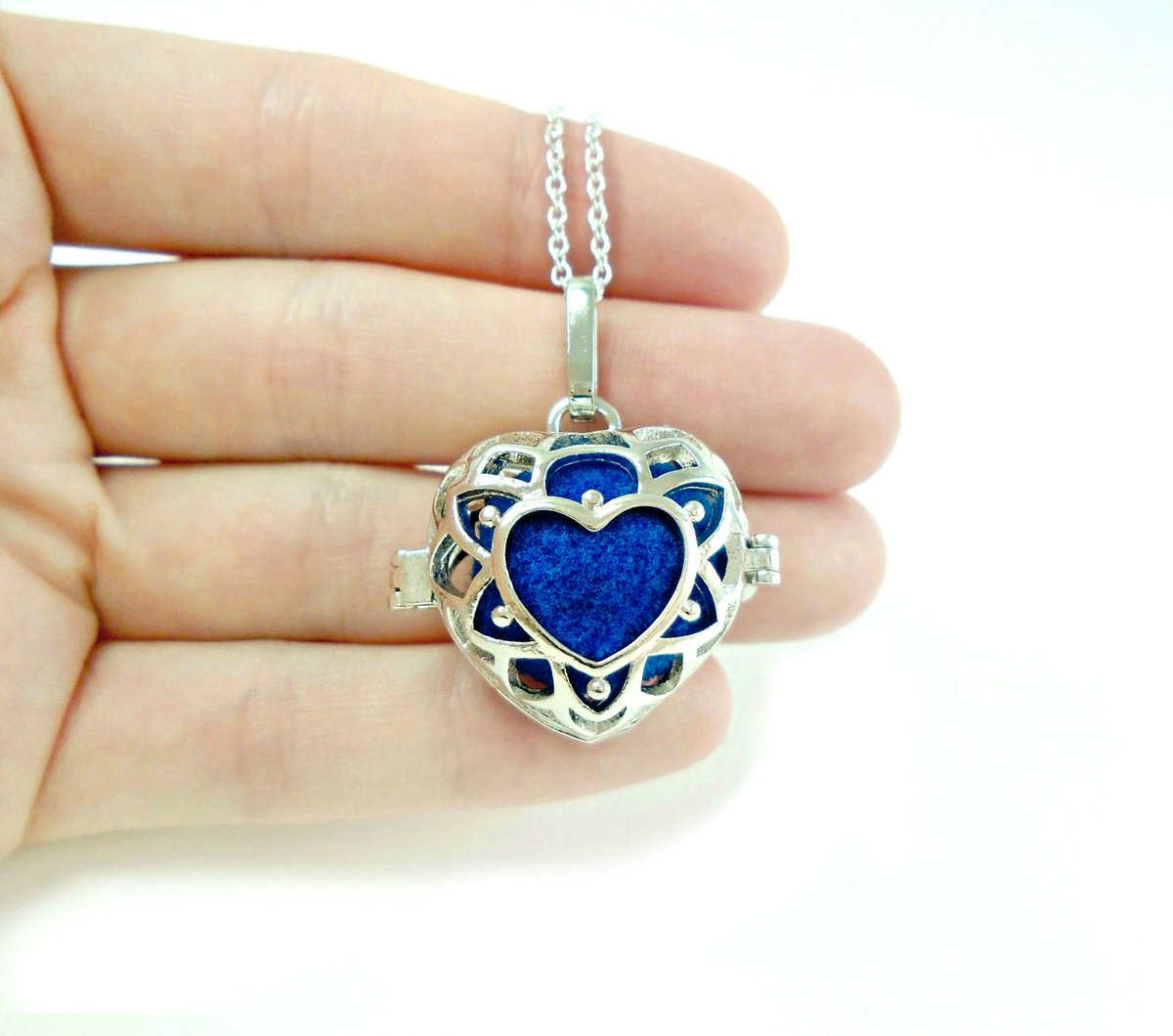 Black_Rabbit_UK's tweet photo. #Aromatherapy #heart #diffuser
#etsychaching #crafthourrt #engagement #wedding #bridesmaids #fashion #trending #cute
https://t.co/bZ1BiGNGSy https://t.co/xHqxGZnRHa