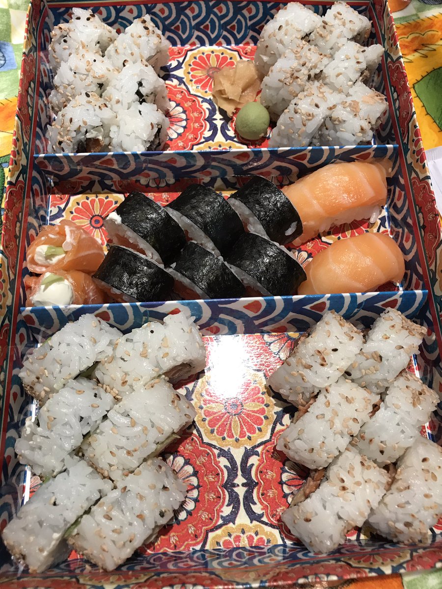 mathilarken's tweet photo. @SushiOsumi dónde estan los seis niguiris, dónde estan las siete geishas, dónde estan las diez piezas con salmón arriba? https://t.co/3rYLrW3RG7