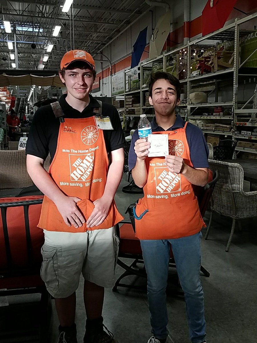 chelzyb20's tweet photo. Alan on the front end in garden to help assist a customer giving great customer service !!! https://t.co/6q9j3rryJ1