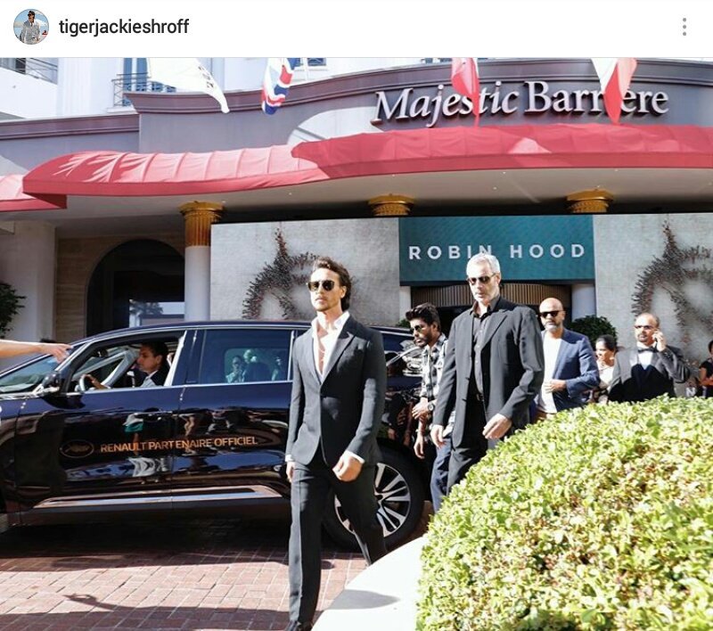 TigerianYas's tweet photo. How can someone look so perfect and cool๐๐
Dashing personality๐ An inspiration for Everyone๐
#MostHandsomeGuy @iTIGERSHROFF
Love u Prince๐ https://t.co/u6jLyyg3Wl