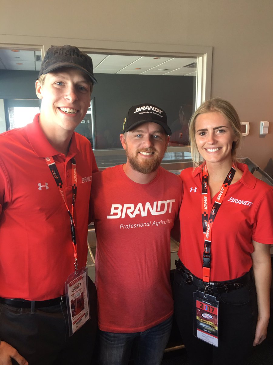 emmaschaddel's tweet photo. Let's go Justin Allgaier!! I smell a win &amp; a nice lap through victory lane!! #LetsGoBRANDT #JRMotorsports 🏁🏁🏁 https://t.co/GEOxBK4Ry0