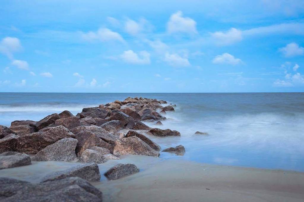 VisitTybee's tweet photo. Jetties fade into the Atlantic Ocean. #VisitTybee [Photo: @alechovey] https://t.co/4t51JyF5h9 https://t.co/Dia5evszTN