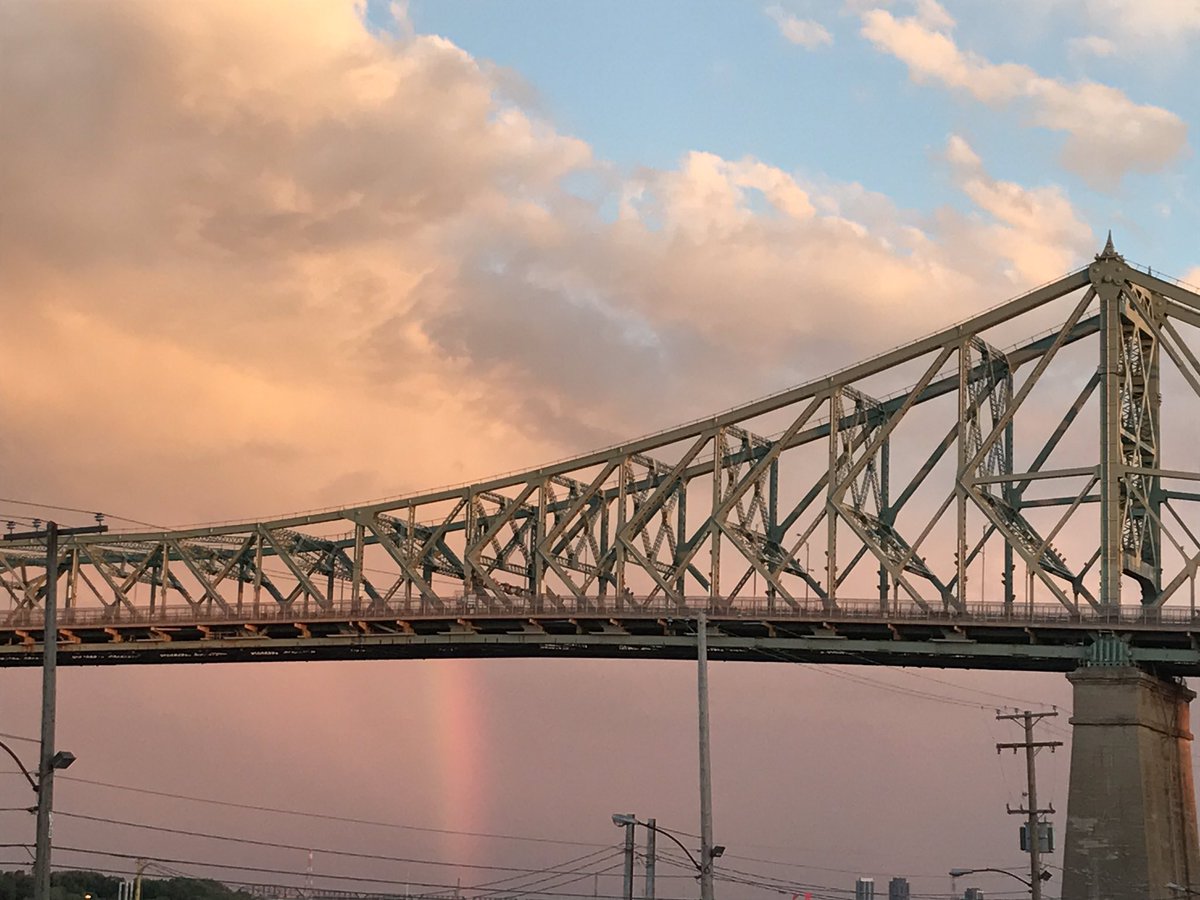 dvlynnCine's tweet photo. Hanging out by the Jacques Cartier Bridge. #mtlmoments https://t.co/0Jb94KAIez