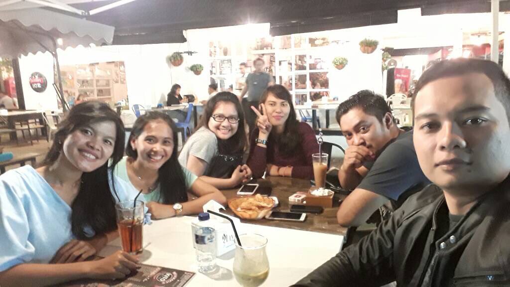 Meita_19's tweet photo. Ketemu lg #cepau #minus1 #gapernalengkap @bitanesya 😘🕶 https://t.co/Lv7de0zvLn