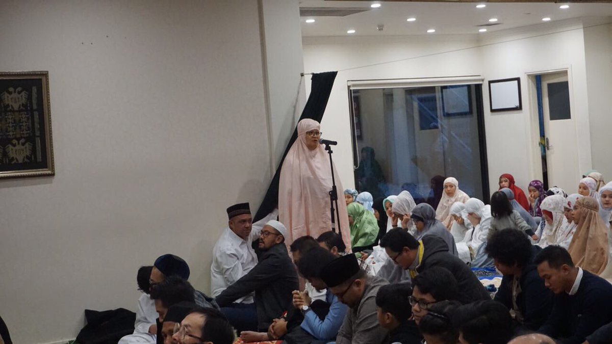 Suasana sholat Idul Fitri di KJRI Melbourne bersama masyarakat Indonesia