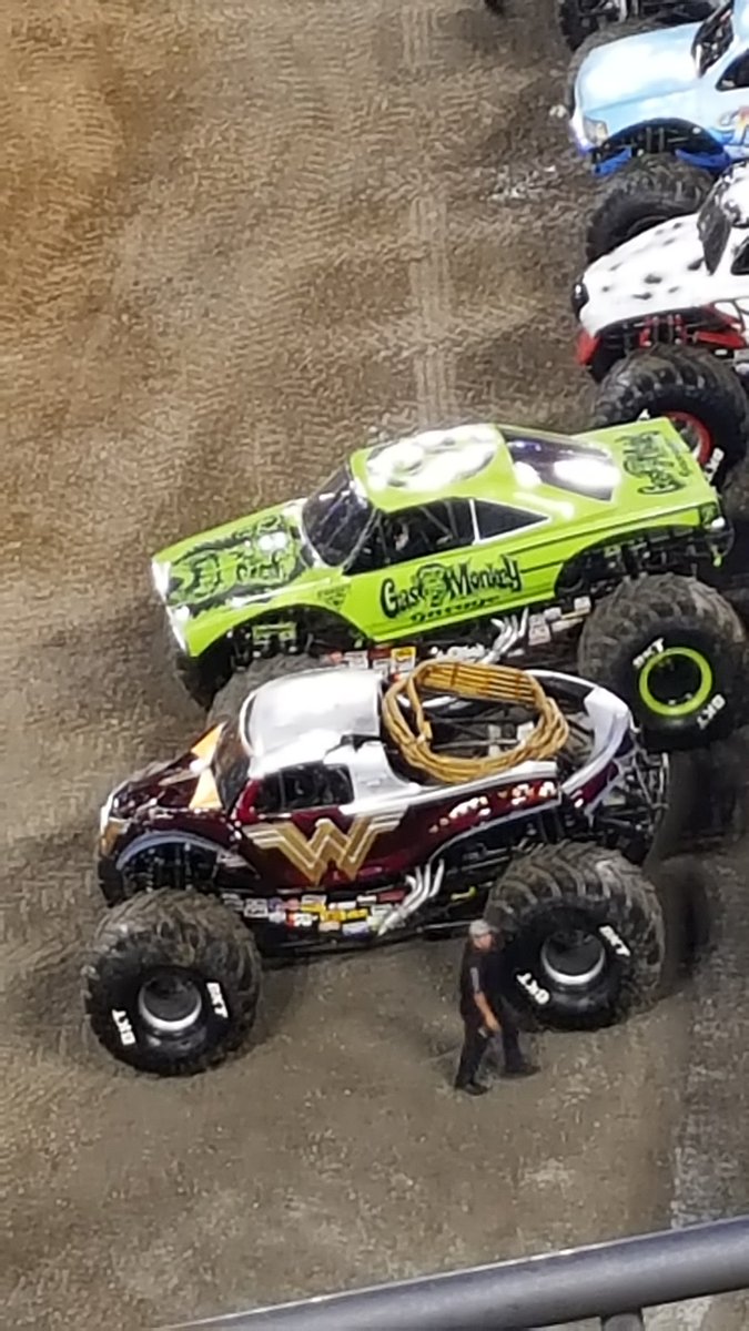 jaysonwolbert's tweet image. @RRRawlings @GasMonkeyGarage love seeing yall in Nashville. Great show @MonsterJam Thank you @NissanStadium you all are AMAZING.