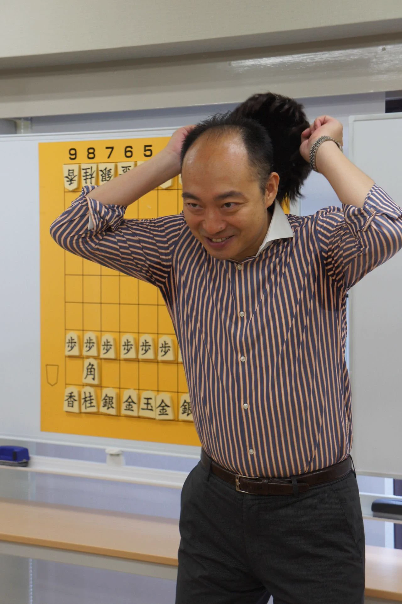 藤井聡太四段の連勝を聞いて？文字通り脱帽する佐藤紳哉七段ｗｗｗ