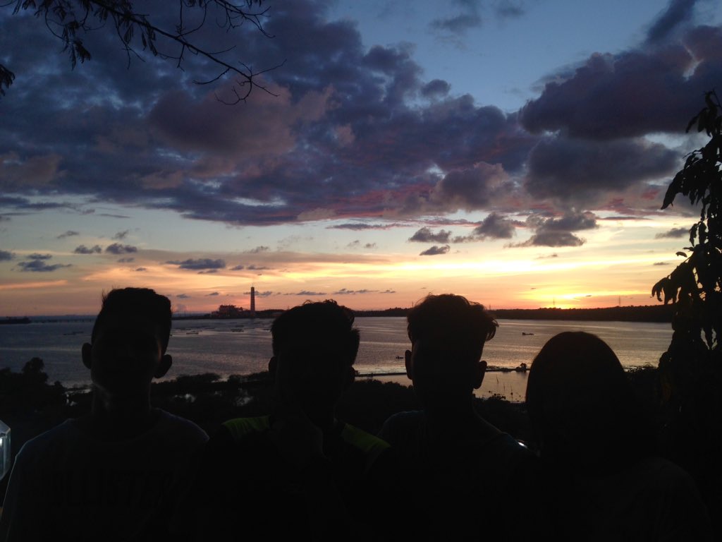 ian_the_dreamer's tweet photo. Sunset view 📍 #dfarm https://t.co/aUsKQgztAo