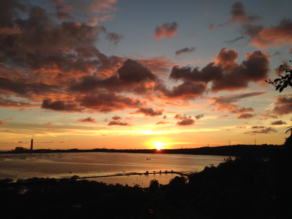 ian_the_dreamer's tweet photo. Sunset view 📍 #dfarm https://t.co/aUsKQgztAo