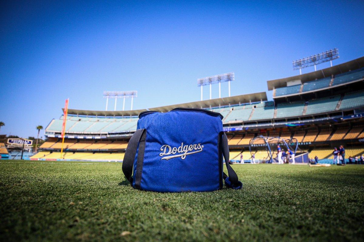 LosDodgers's tweet photo. ¡#ETPDB! 👏
📺 @SportsNetLA, @MLBNetwork
📻 KTNQ 1020
📱 https://t.co/4xw3SlXKoN #VamosDodgers https://t.co/gqJNfMX5un