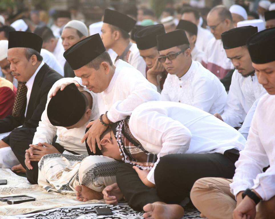 DediMulyadi71's tweet photo. Sholat Ied bersama warga,  semoga kita bisa berjumpa dengan Ramadhan tahun depan,  mari sucikan hati dengan saling memaafkan #IdulFitri https://t.co/6XHe8Hs0DO